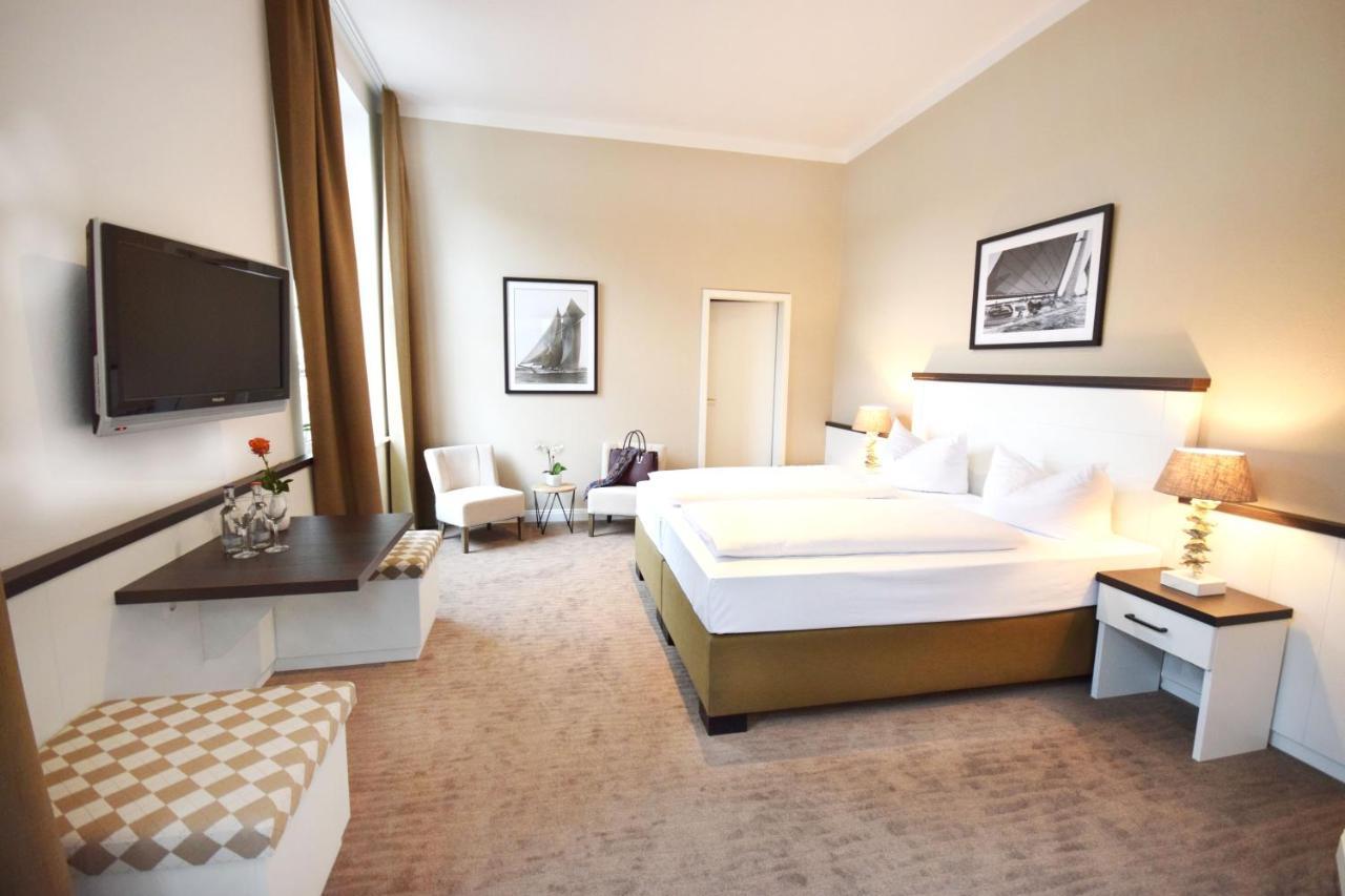 Hotel Strandschloesschen Любек Екстериор снимка