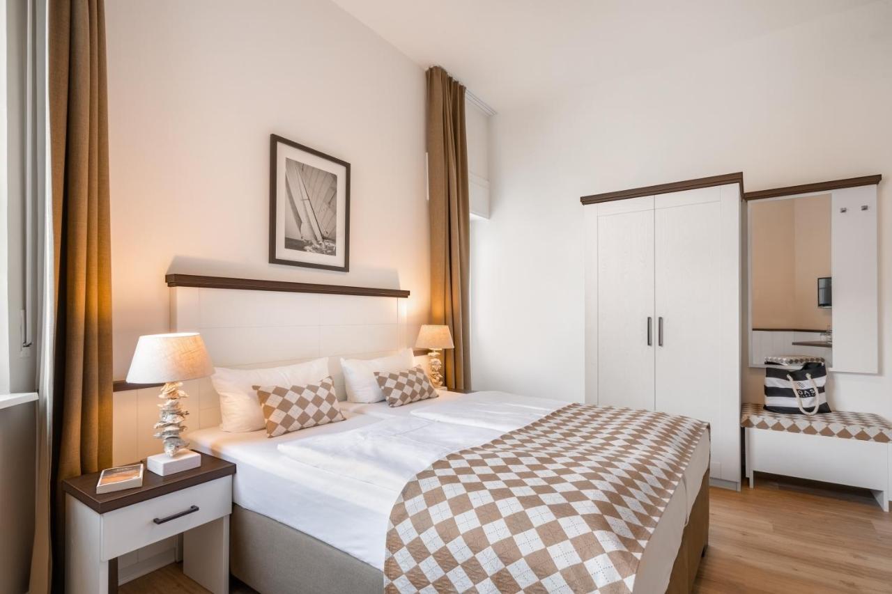 Hotel Strandschloesschen Любек Екстериор снимка