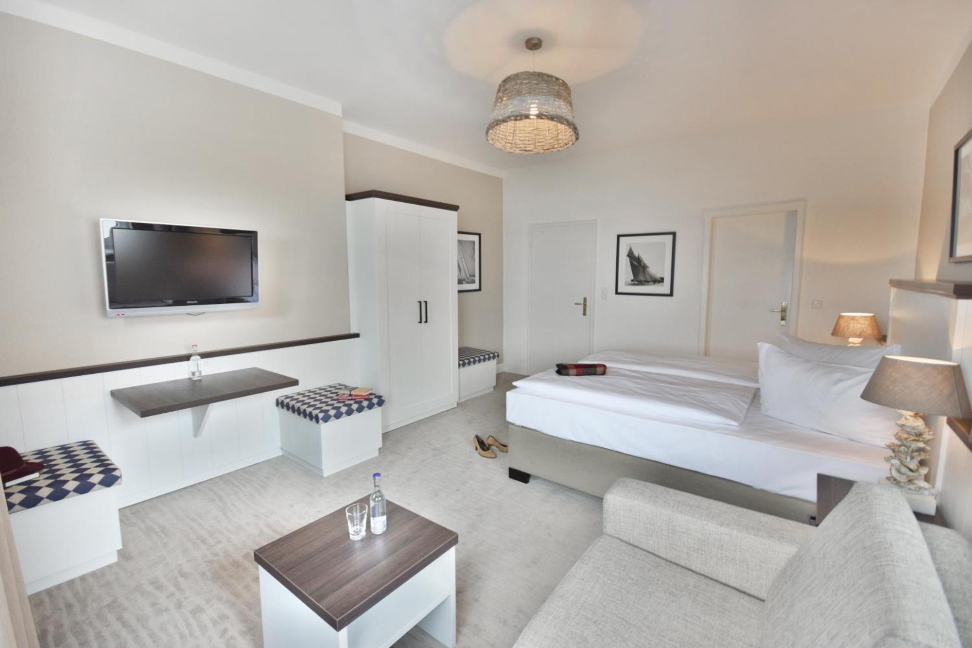 Hotel Strandschloesschen Любек Екстериор снимка