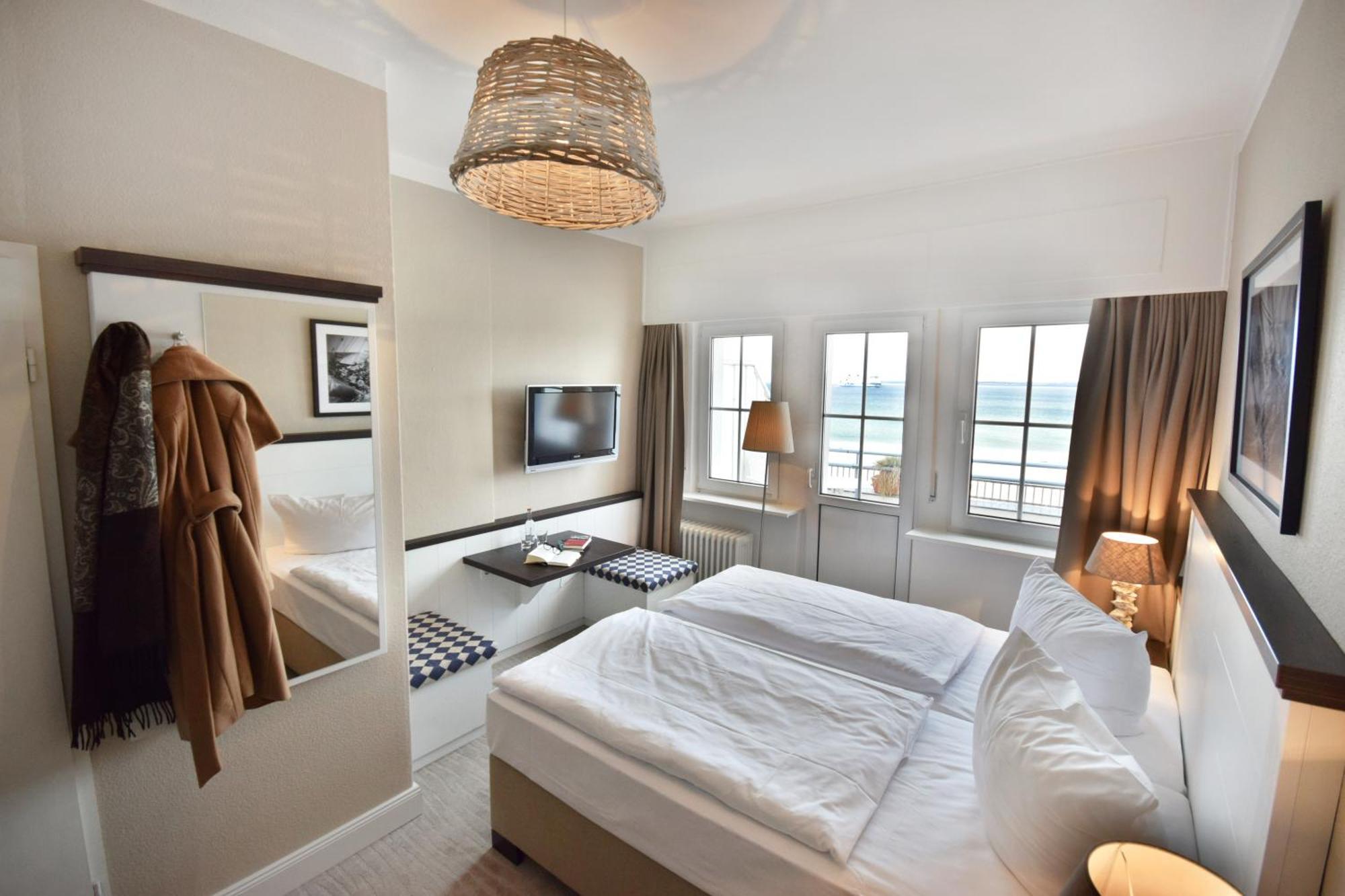 Hotel Strandschloesschen Любек Екстериор снимка
