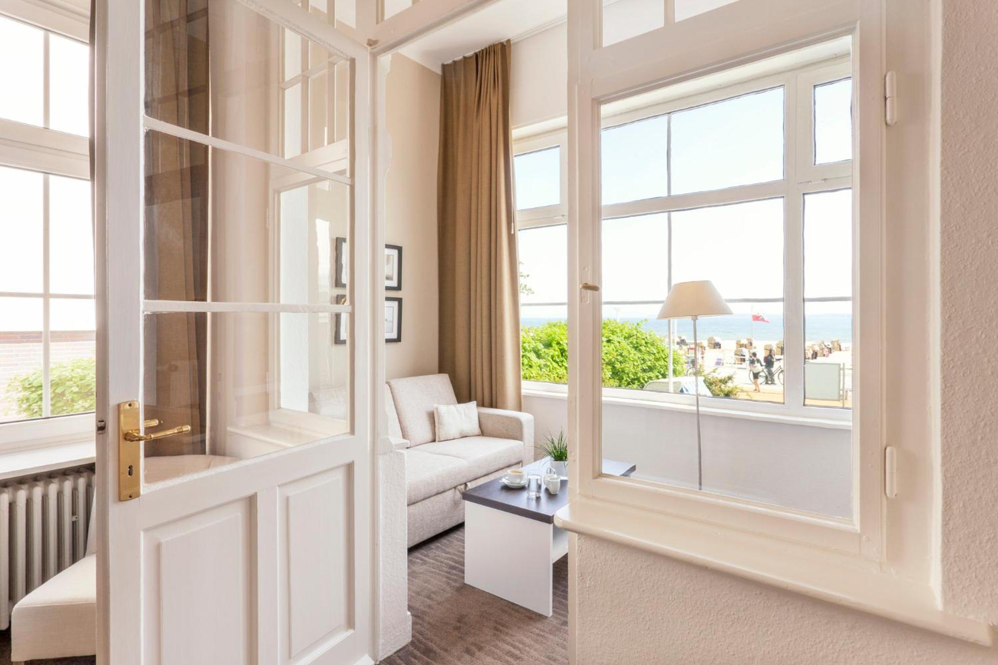 Hotel Strandschloesschen Любек Екстериор снимка