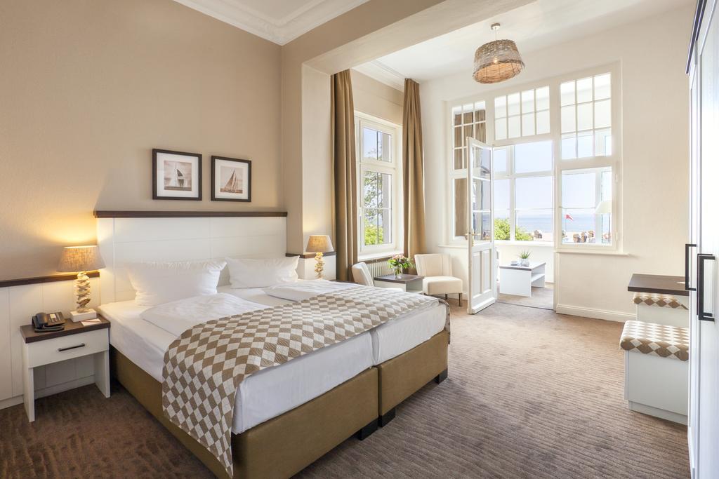 Hotel Strandschloesschen Любек Екстериор снимка