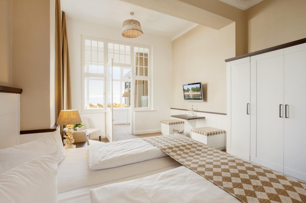 Hotel Strandschloesschen Любек Екстериор снимка