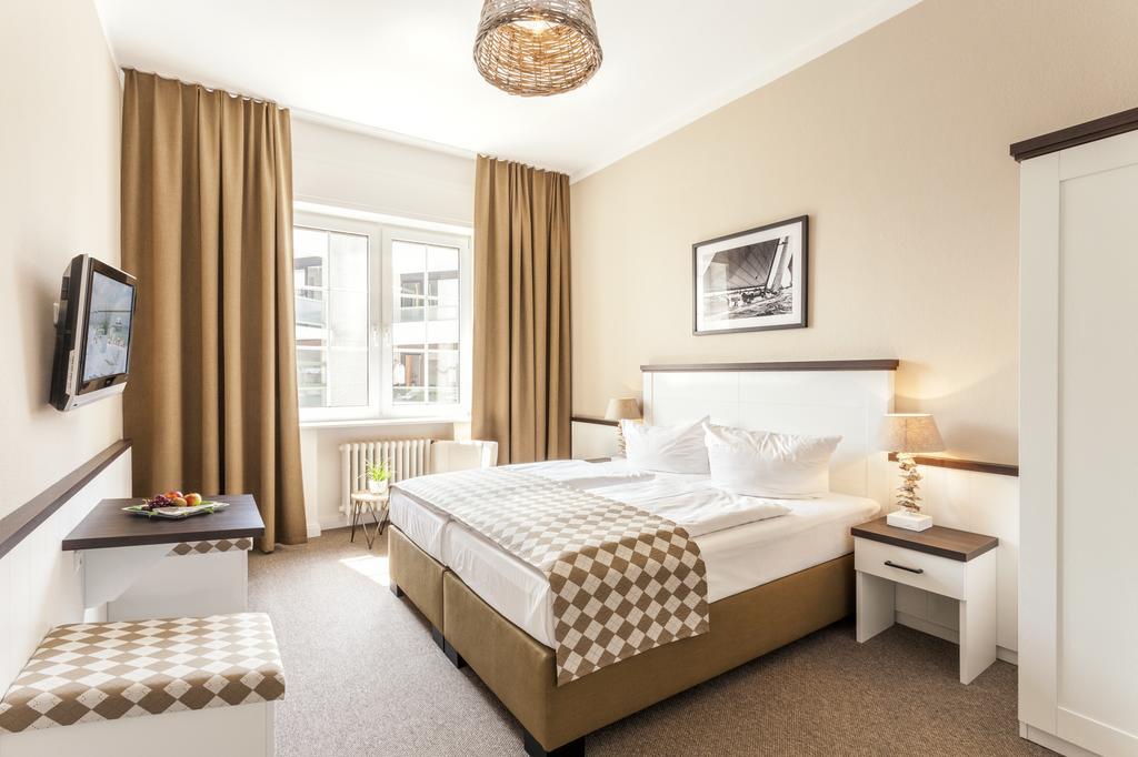 Hotel Strandschloesschen Любек Екстериор снимка