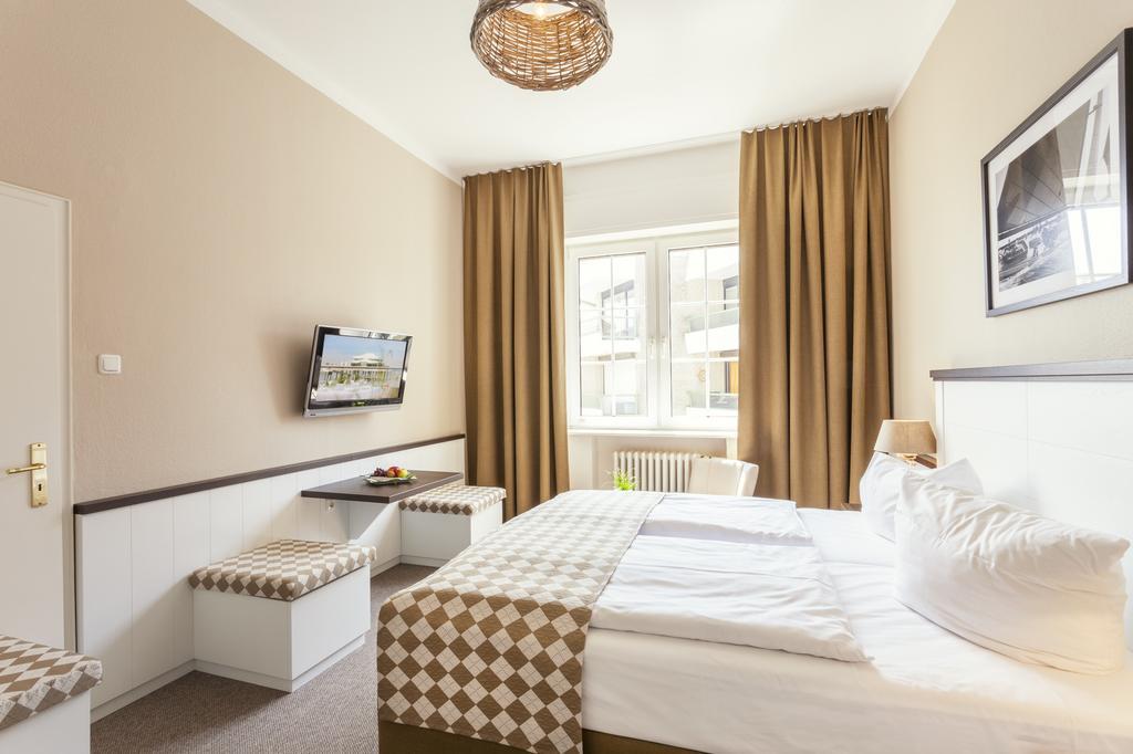 Hotel Strandschloesschen Любек Екстериор снимка