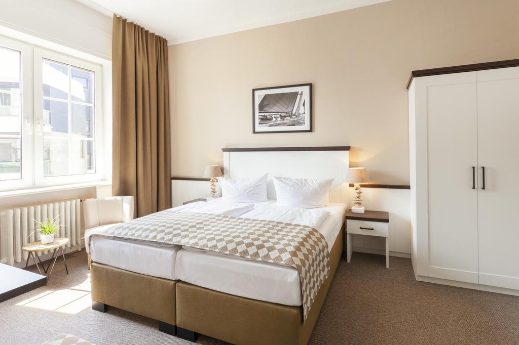 Hotel Strandschloesschen Любек Екстериор снимка