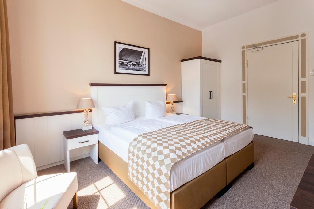 Hotel Strandschloesschen Любек Екстериор снимка