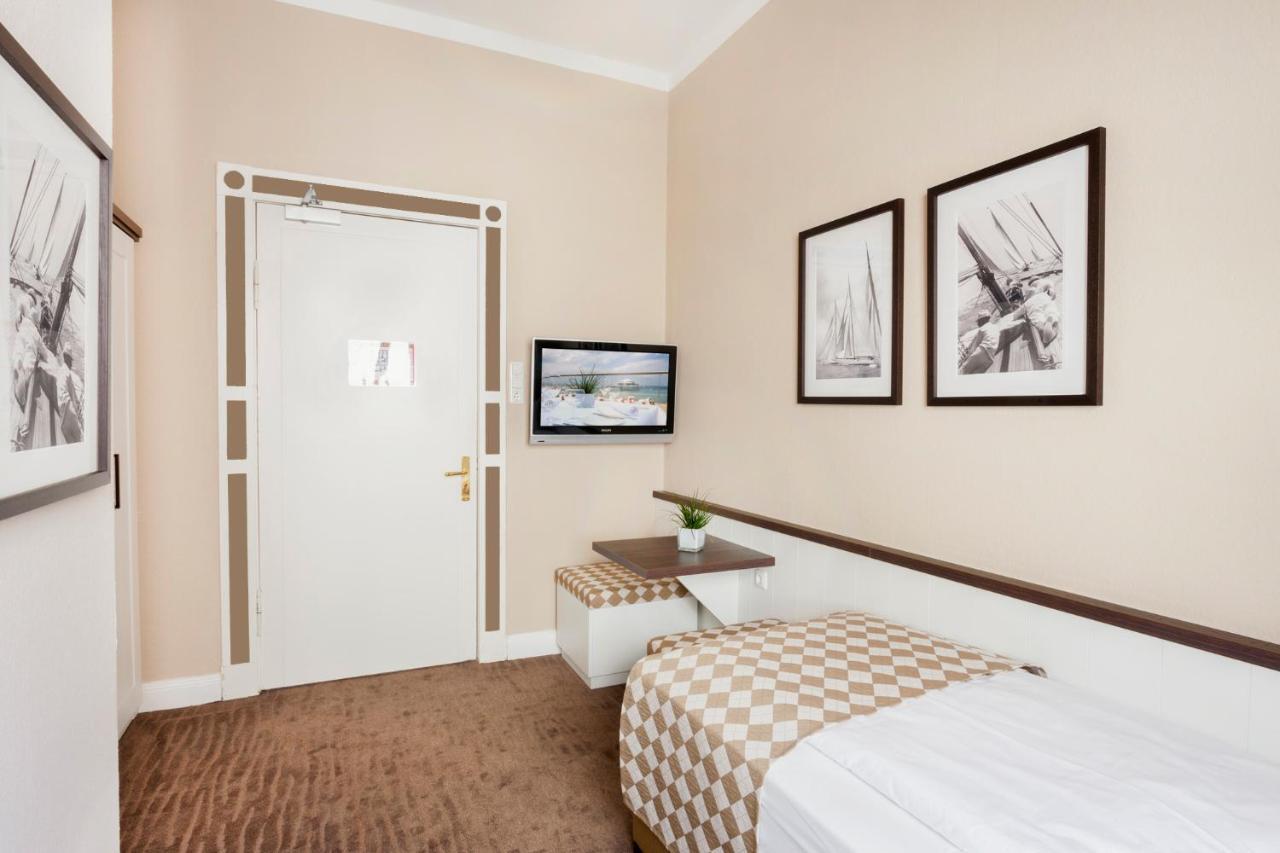 Hotel Strandschloesschen Любек Екстериор снимка
