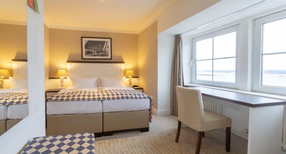 Hotel Strandschloesschen Любек Екстериор снимка