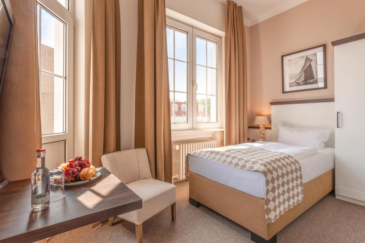 Hotel Strandschloesschen Любек Екстериор снимка
