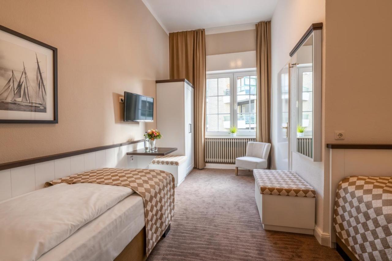 Hotel Strandschloesschen Любек Екстериор снимка
